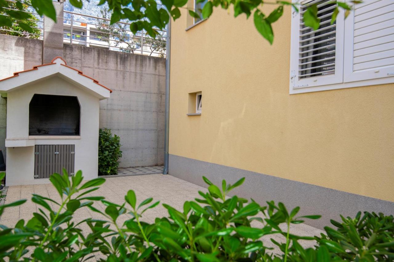 Apartment With Free And Private Parking Makarska Exterior foto