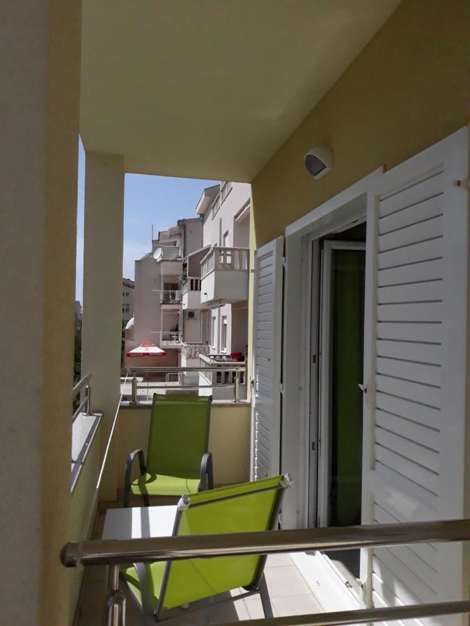 Apartment With Free And Private Parking Makarska Exterior foto